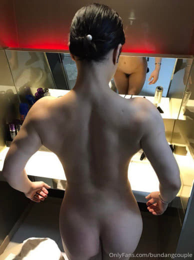 【2023-09-07】下班后在门口摇尾巴.m4v
