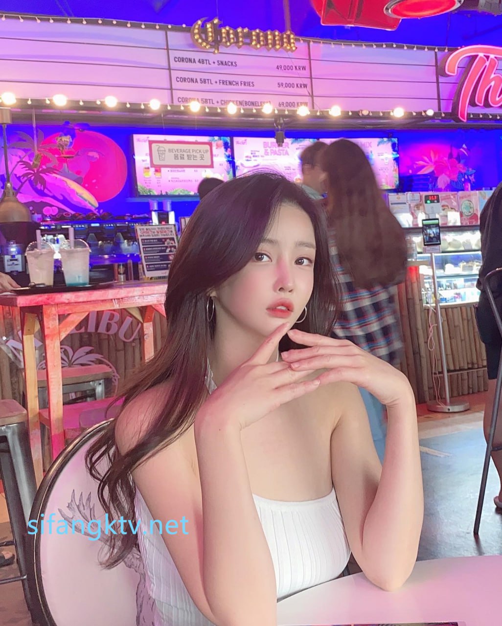 【2023_04_14】Long_hair_+_black_stockings_touching_pussy_🥰.m4v